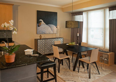 The client wanted a contemporary and sophisticated dining room, and Dan Davis Design achieved just that by creating custom drapery, a custom rug, and streamlined dining furniture.